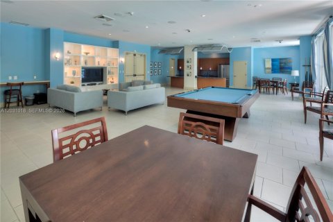 Condominio en alquiler en Miami, Florida, 2 dormitorios, 121.05 m2 № 2250021 - foto 20