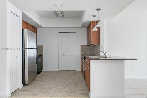 Condominio en alquiler en Miami, Florida, 2 dormitorios, 121.05 m2 № 2250021 - foto 4