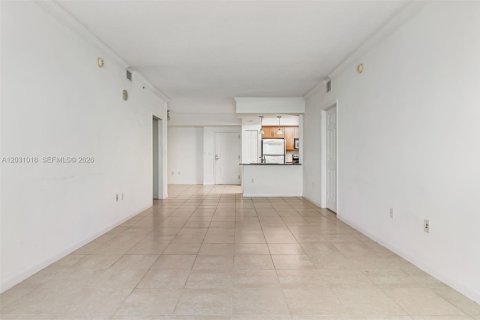 Condominio en alquiler en Miami, Florida, 2 dormitorios, 121.05 m2 № 2250021 - foto 2