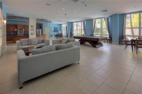 Condominio en alquiler en Miami, Florida, 2 dormitorios, 121.05 m2 № 2250021 - foto 18