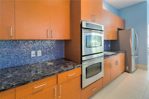 Condominio en alquiler en Miami, Florida, 2 dormitorios, 121.05 m2 № 2250021 - foto 19