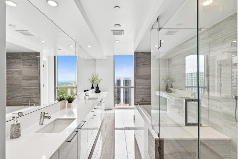 Condominio en venta en Fort Lauderdale, Florida, 4 dormitorios, 361.95 m2 № 2188910 - foto 21