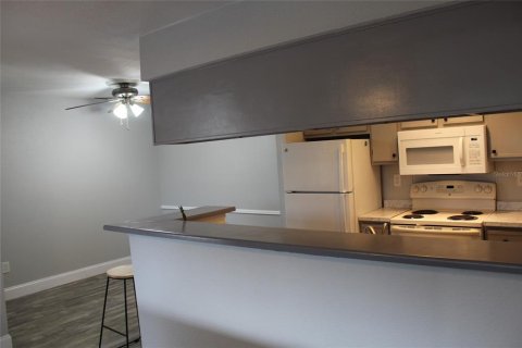 Condo in Saint Petersburg, Florida, 1 bedroom  № 1866845 - photo 11
