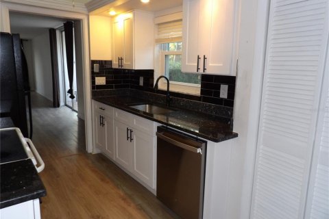 Condo in Clearwater, Florida, 2 bedrooms  № 1673219 - photo 12