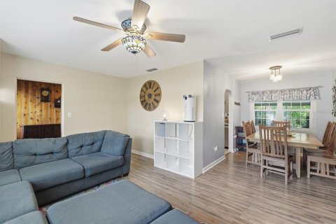 Villa ou maison à vendre à DeLand, Floride: 5 chambres, 199.55 m2 № 2141998 - photo 5