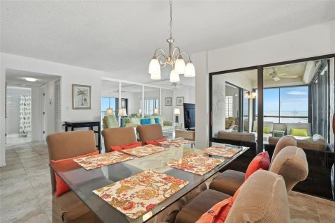 Condo in Fort Myers Beach, Florida, 2 bedrooms  № 1803031 - photo 17