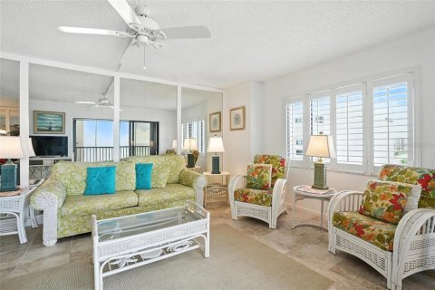 Condo in Fort Myers Beach, Florida, 2 bedrooms  № 1803031 - photo 15