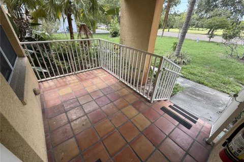 Appartement à louer à Clearwater, Floride: 2 chambres, 84.08 m2 № 2167742 - photo 2
