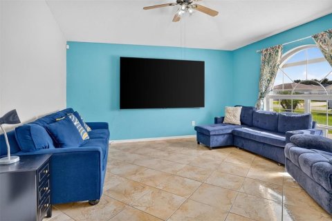 Villa ou maison à vendre à Kissimmee, Floride: 3 chambres, 175.4 m2 № 2425460 - photo 3