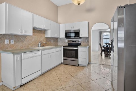 Villa ou maison à vendre à Kissimmee, Floride: 3 chambres, 175.4 m2 № 2425460 - photo 4