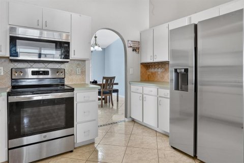 Villa ou maison à vendre à Kissimmee, Floride: 3 chambres, 175.4 m2 № 2425460 - photo 12