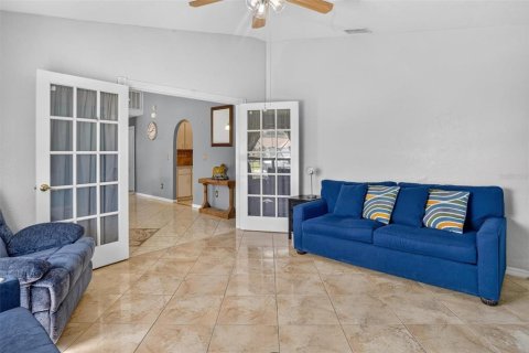Villa ou maison à vendre à Kissimmee, Floride: 3 chambres, 175.4 m2 № 2425460 - photo 10