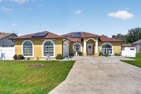 Villa ou maison à vendre à Kissimmee, Floride: 3 chambres, 175.4 m2 № 2425460 - photo 6