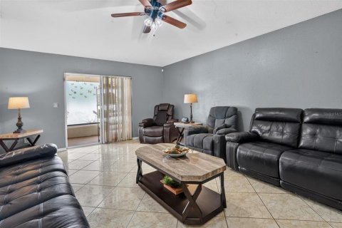 Villa ou maison à vendre à Kissimmee, Floride: 3 chambres, 175.4 m2 № 2425460 - photo 19