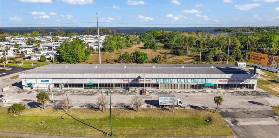 Immobilier commercial à Leesburg, Floride 2229.65 m2 № 1614390