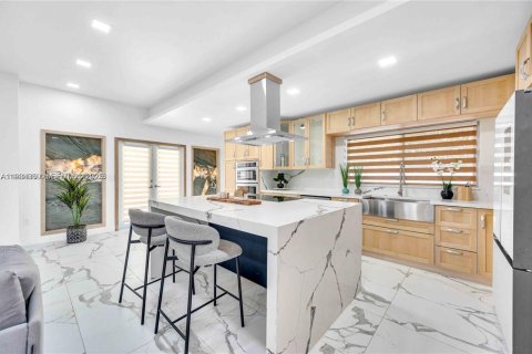 Villa ou maison à louer à Miami Beach, Floride: 4 chambres, 187.76 m2 № 1992829 - photo 1