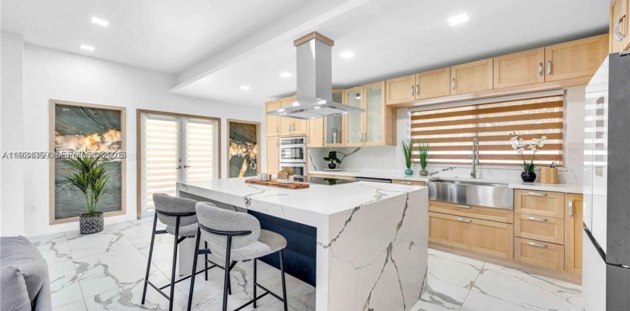 Villa ou maison à Miami Beach, Floride 4 chambres, 187.76 m2 № 1992829