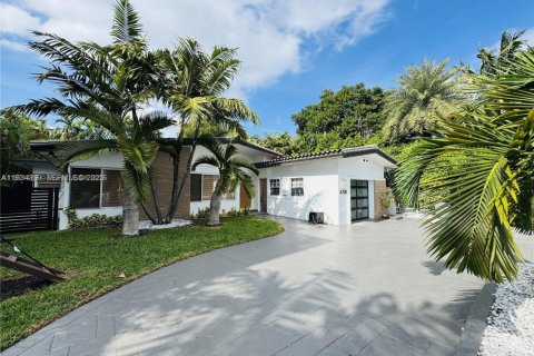 Villa ou maison à louer à Miami Beach, Floride: 4 chambres, 187.76 m2 № 1992829 - photo 2