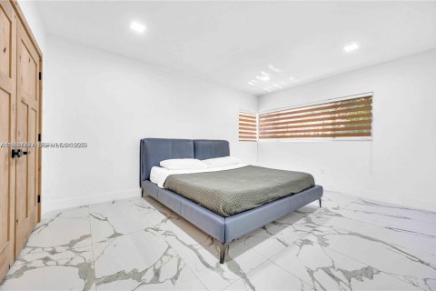 Villa ou maison à louer à Miami Beach, Floride: 4 chambres, 187.76 m2 № 1992829 - photo 10