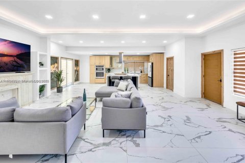 Villa ou maison à louer à Miami Beach, Floride: 4 chambres, 187.76 m2 № 1992829 - photo 5