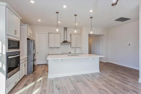 House in Orlando, Florida 3 bedrooms, 225.85 sq.m. № 2410517 - photo 8