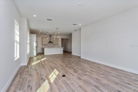 House in Orlando, Florida 3 bedrooms, 225.85 sq.m. № 2410517 - photo 4