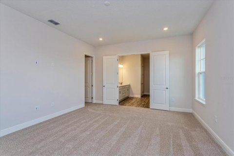 House in Orlando, Florida 3 bedrooms, 225.85 sq.m. № 2410517 - photo 11