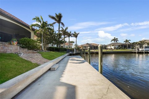 House in Punta Gorda, Florida 5 bedrooms, 383.5 sq.m. № 1580122 - photo 29