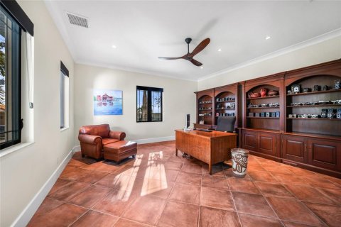House in Punta Gorda, Florida 5 bedrooms, 383.5 sq.m. № 1580122 - photo 15