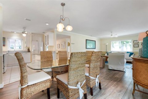 House in Sarasota, Florida 2 bedrooms, 137.5 sq.m. № 1885923 - photo 23