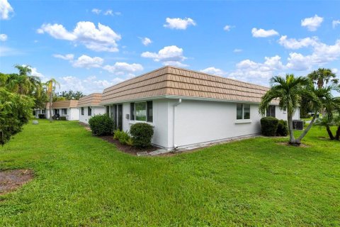 House in Sarasota, Florida 2 bedrooms, 137.5 sq.m. № 1885923 - photo 4