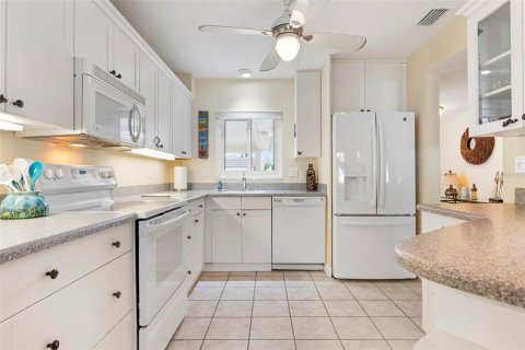 House in Sarasota, Florida 2 bedrooms, 137.5 sq.m. № 1885923 - photo 9