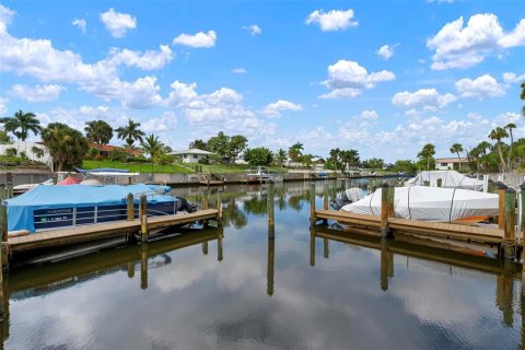 House in Sarasota, Florida 2 bedrooms, 137.5 sq.m. № 1885923 - photo 6
