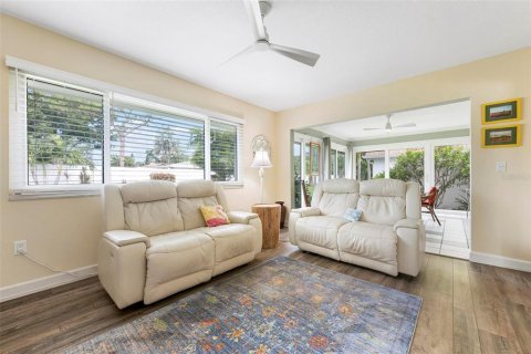 House in Sarasota, Florida 2 bedrooms, 137.5 sq.m. № 1885923 - photo 20