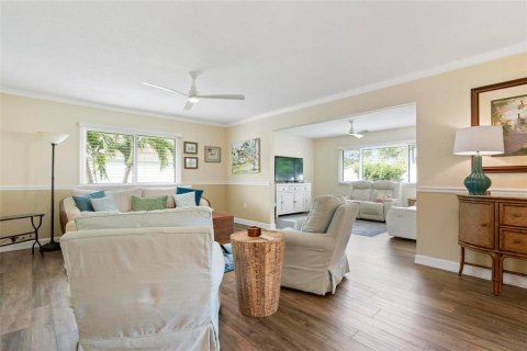 House in Sarasota, Florida 2 bedrooms, 137.5 sq.m. № 1885923 - photo 12