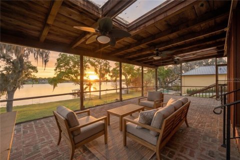 Casa en Eustis, Florida 4 dormitorios, 196.4 m2 № 2092479