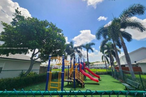 Adosado en venta en Miami, Florida, 3 dormitorios, 106.84 m2 № 1858146 - foto 17