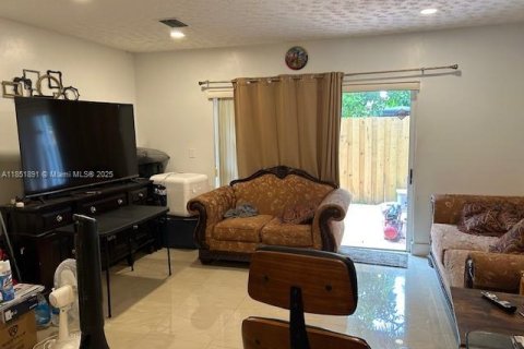 Adosado en venta en Miami, Florida, 3 dormitorios, 106.84 m2 № 1858146 - foto 14