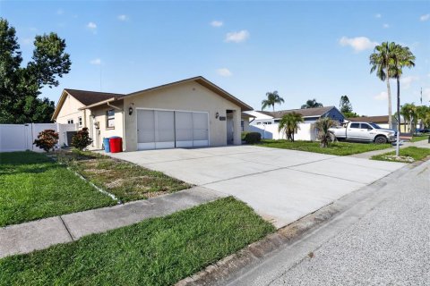 Casa en venta en Holiday, Florida, 4 dormitorios, 161.84 m2 № 2308712 - foto 2