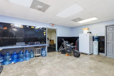 Propiedad comercial en venta en Sebastian, Florida № 2048232 - foto 11