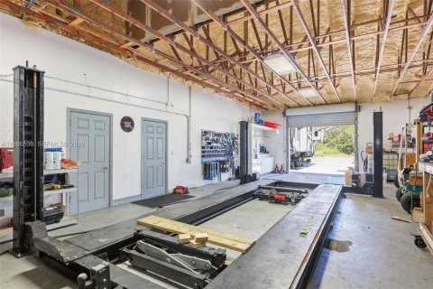 Propiedad comercial en venta en Sebastian, Florida № 2048232 - foto 9