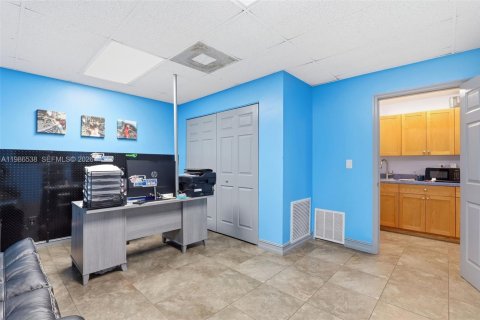 Propiedad comercial en venta en Sebastian, Florida № 2048232 - foto 14