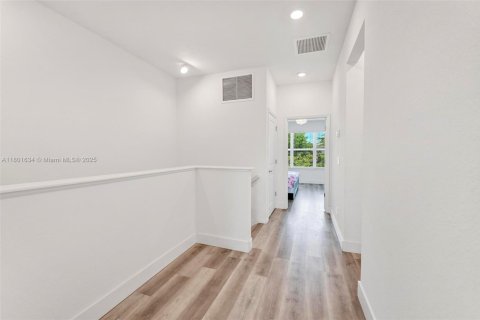 Adosado en venta en Hollywood, Florida, 3 dormitorios, 202.99 m2 № 1888947 - foto 20