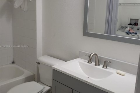 Condo in Homestead, Florida, 2 bedrooms  № 1812394 - photo 12