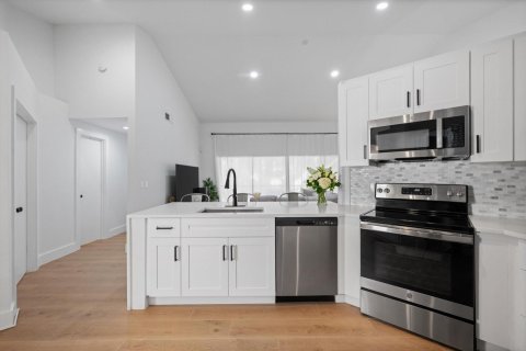 Condo in Wellington, Florida, 3 bedrooms № 2081999 - photo 13