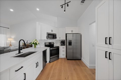 Condo in Wellington, Florida, 3 bedrooms № 2081999 - photo 12