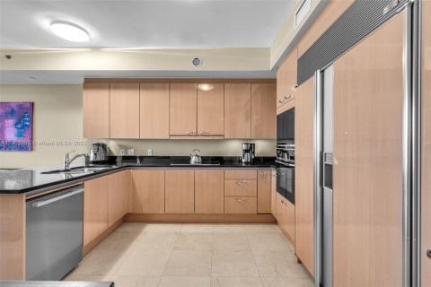 Condominio en alquiler en Key Biscayne, Florida, 3 dormitorios, 233.18 m2 № 1954385 - foto 11