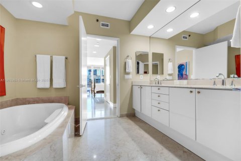 Condominio en alquiler en Key Biscayne, Florida, 3 dormitorios, 233.18 m2 № 1954385 - foto 23