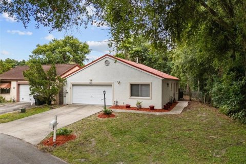 House in Winter Haven, Florida 3 bedrooms, 153.38 sq.m. № 2110424