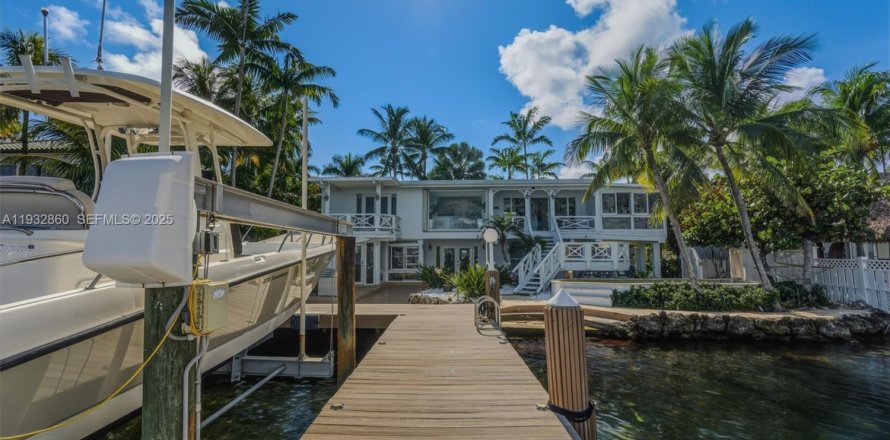 Casa en Key Largo, Florida 3 dormitorios, 242.29 m2 № 1991709